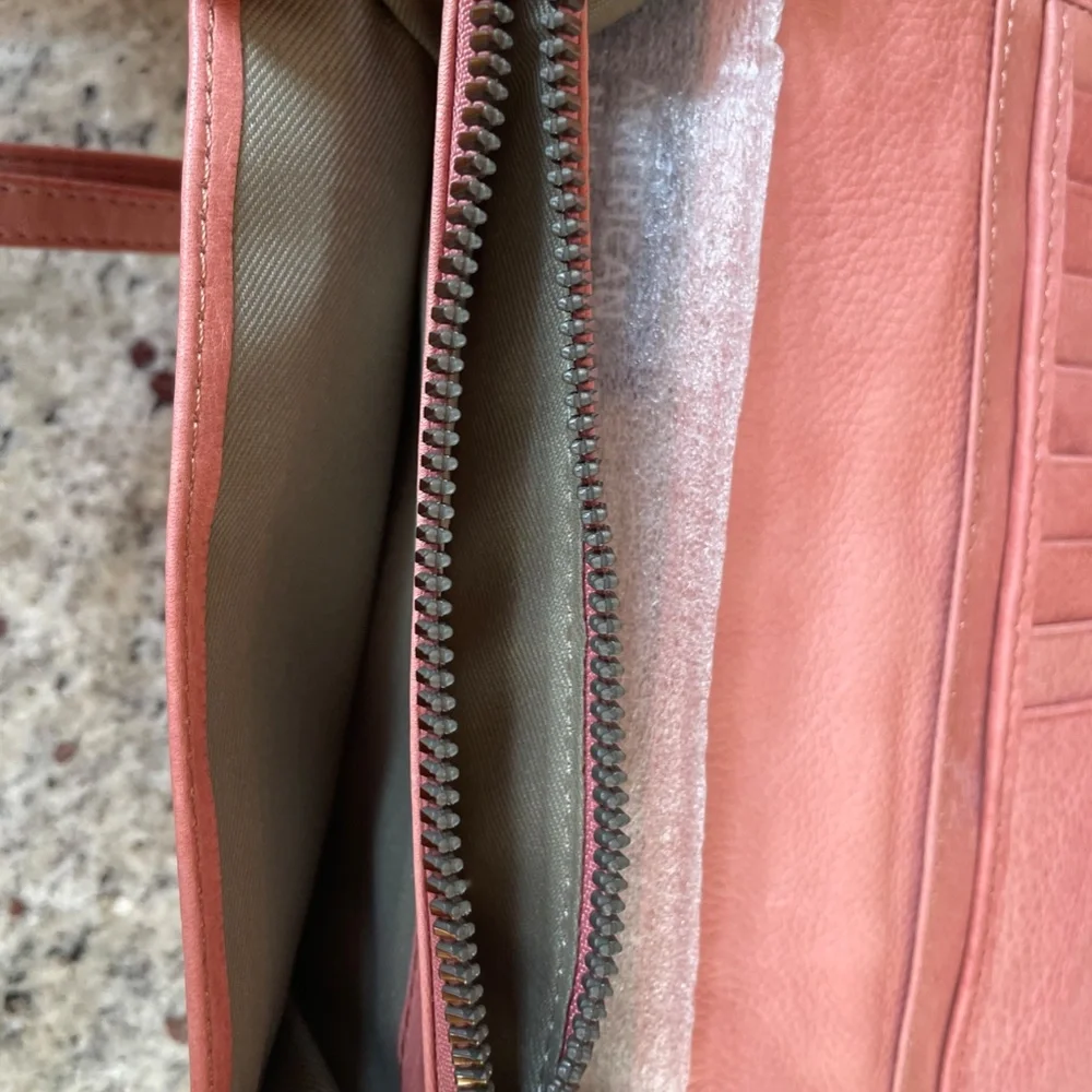 Lucas Slim Leather Wallet from AMERICAN LEATHER CO. - Picture 6 of 9